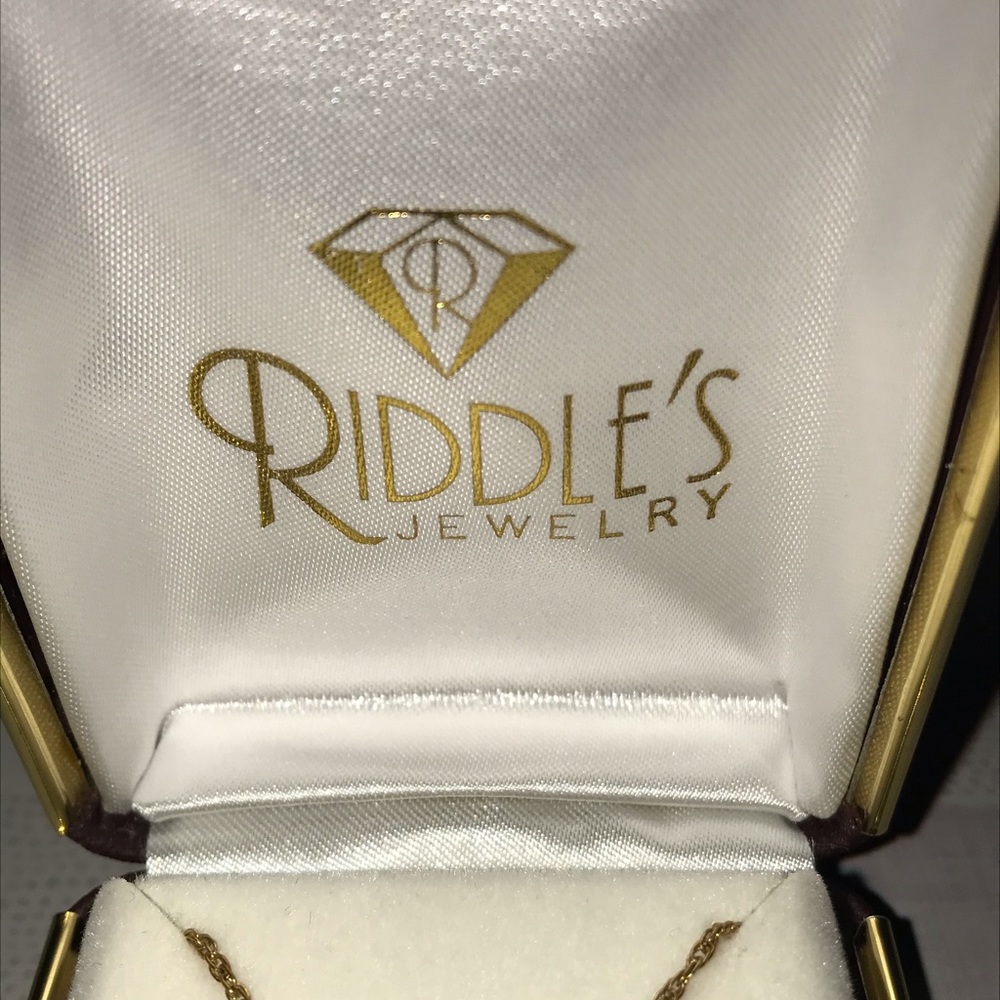 A Riddle’s Jewelry Cursive L Necklace - Picture 5 of 7